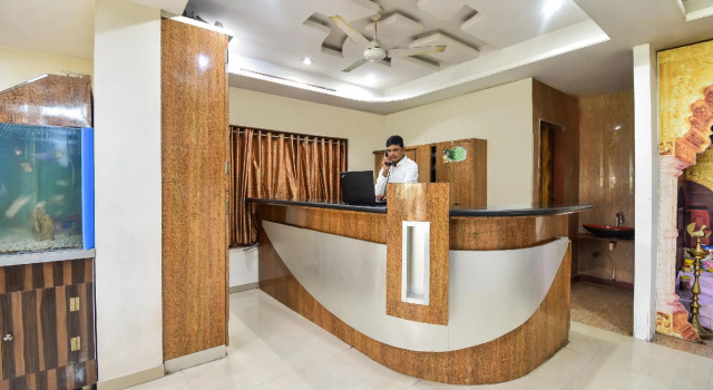 OYO 46283 Hotel Neem Palace, Забронировать Отель Отели штата Махараштры 3 звезды, 3*