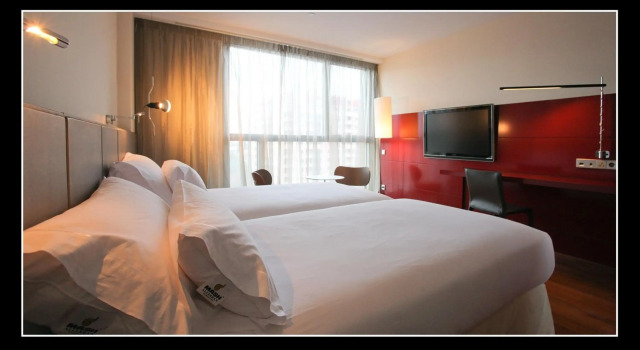 Hotel Reina Petronila, Забронировать Отель Отели Сарагосы с бассейном, Бассейн