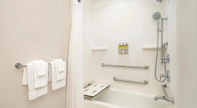Четырёхместный номер Standard Holiday Inn Express Hotel & Suites Florence I-95 at Hwy 327 by IHG