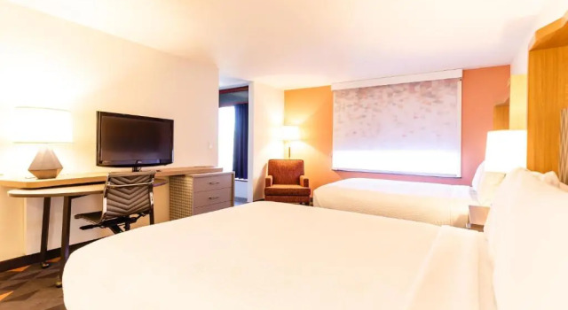 Четырёхместный номер Executive Holiday Inn Rancho Cordova - Northeast Sacramento by IHG