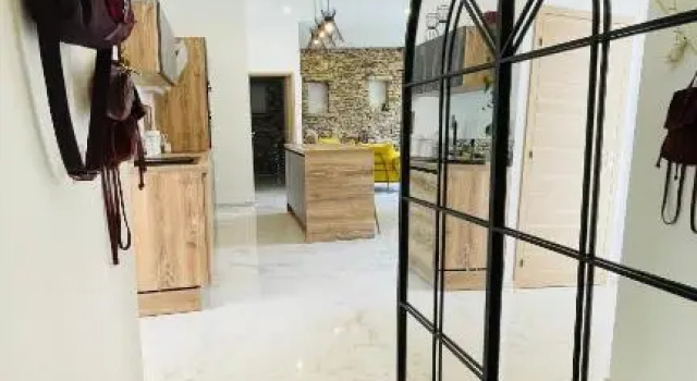 SAKINA Appartement en bord de sorgue, Prenota Appartamento Hotel a Alvernia con parcheggio, Parcheggio