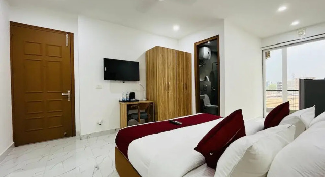 Апартаменты Premium The Lodgers Studio Apartment Sector 52