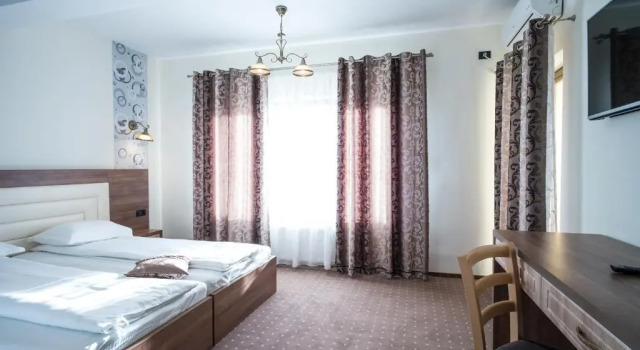 Pensiunea Royal Spa, Varaa Lomakeskus Hotellit Carpathians - Romania uima-altaalla, Uima-allas