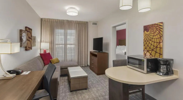 Четырёхместный номер Standard c 1 комнатой Staybridge Suites - Florence Center by IHG