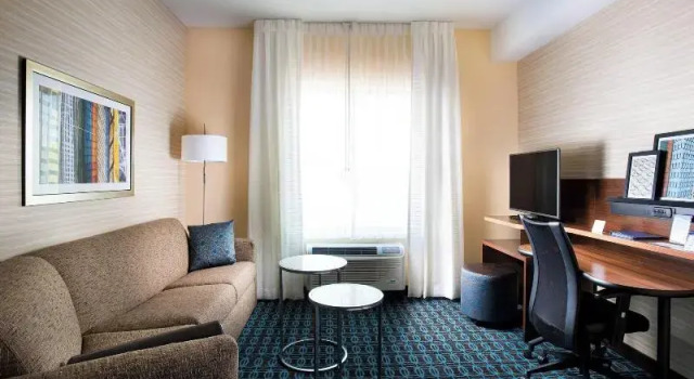 Четырёхместный люкс Fairfield Inn & Suites Rochester Mayo Clinic Area/St. Marys