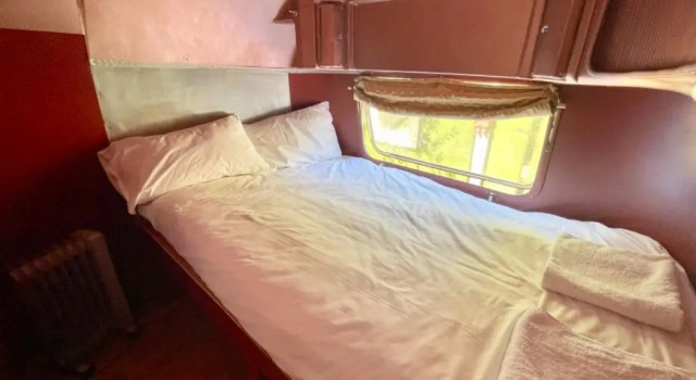 Airstream at Hardham West Sussex Sleeps 4, Забронировать Кемпинг Отели Исторического графства Суссекса с парковкой, Парковка