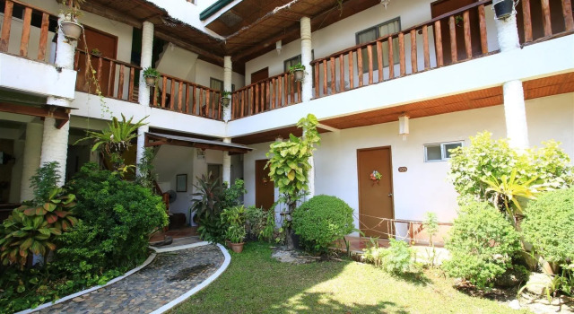 Кровать в общем номере Fat Jimmy's Resort Boracay