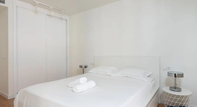 Central and Beachfront Apartment with Balcony Ref 131