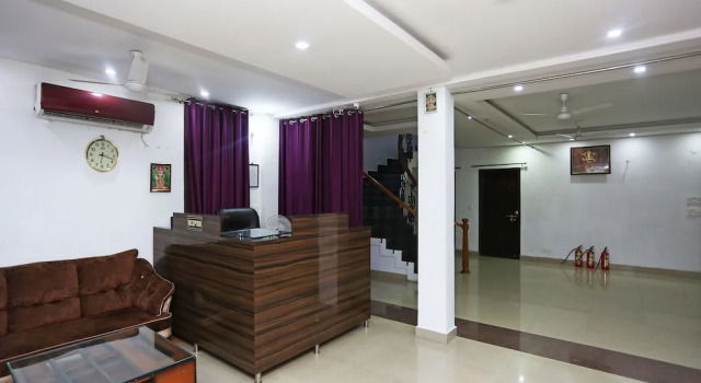 OYO 10198 Hotel Aris, Varaa Hotelli Nilmatha Uttar Pradesh