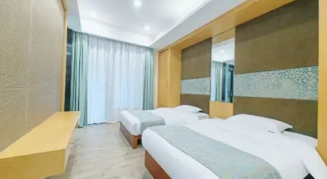 Трёхместный люкс Цокольный этаж Ocean Holiday Hotel