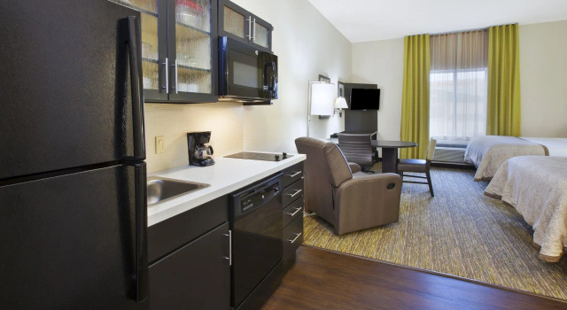 Четырёхместный люкс Candlewood Suites MORGANTOWN-UNIV WEST VIRGINIA by IHG