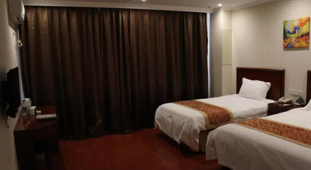 Shell Taian Dongping County Xishan Road Ruyuan City Square Dongyue Plaza Hotel, Prenota Hotel Hotel a Shandong con parcheggio, Parcheggio