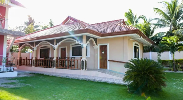 RedDoorz Plus @ Luzmin BH Lodging House, Book Hotel Oslob Cebu