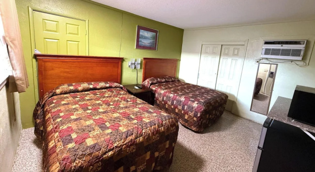 Четырёхместный номер Standard Riviera Motel Elba Near Enterprise US 84