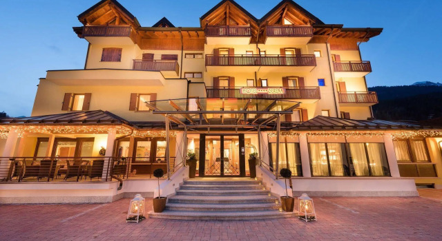 Family Hotel Serena, Забронировать Отель Андало Паганелла