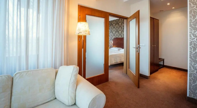 Hotel Kuracyjny Spa & Wellness, Varaa Hotelli  
