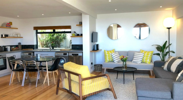Mountain and Harbour Views - Grand Vue Cottage, Забронировать Дом для отпуска Отели Cape Peninsula с бассейном, Бассейн