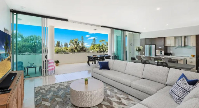 Люкс Deluxe с 2 комнатами Element on Coolum Beachfront Sunshine Coast