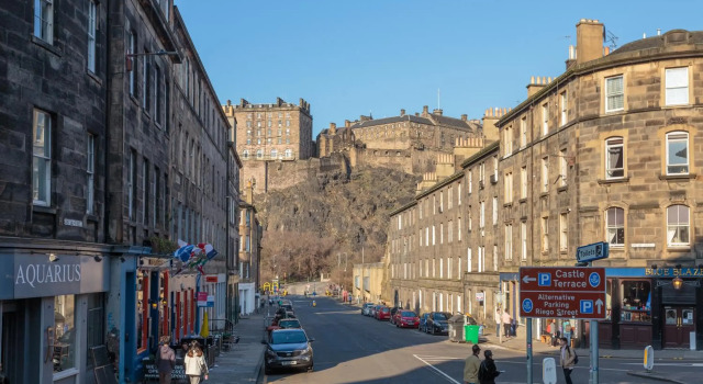 Lovely apartment beneath Edinburgh Castle, Забронировать Апартаменты/квартира Апартаменты Эдинбурга, рядом с St George's West Church, Апартаменты/квартира
