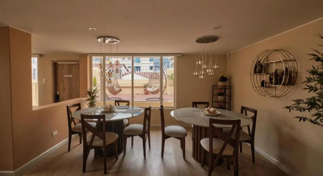 Casa Floresta - 3 zonas de parqueo - casa automatizada, Забронировать Отель La Floresta Кито, рядом с Del Arbolito Park