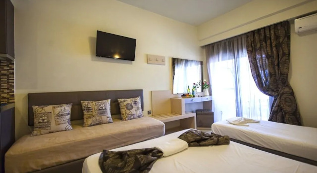 Rooms Amalthea Mare & Cafe - Bistro, Book Hotel Vrasná Macedonia