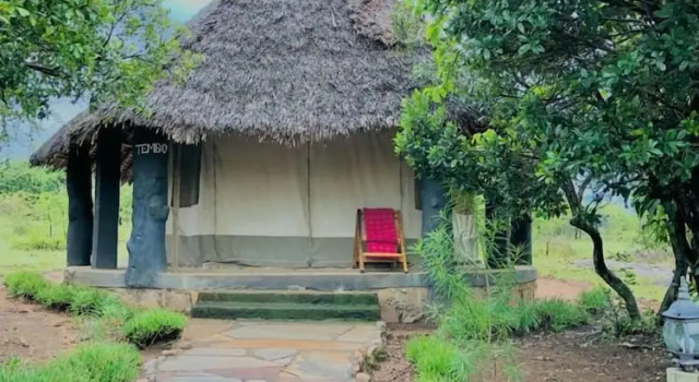 Трёхместный номер Luxury с балконом Explore Mara Camp