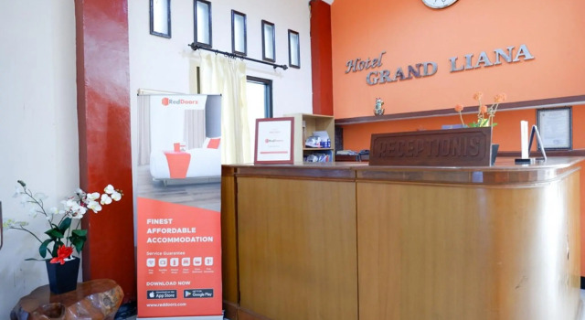 RedDoorz Plus near Stadion Wijaya Kusuma