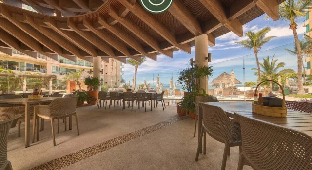 Апартаменты Oceanfront 2 BR Condo - Beach - Restaurant - Gym
