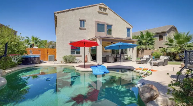 Коттедж с 4 комнатами Spacious Maricopa Home Rental w/ Pool & Hot Tub!