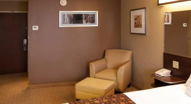 Люкс Microtel Inn & Suites by Wyndham St Clairsville - Wheeling