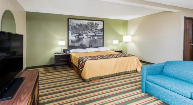 Suite Super 8 by Wyndham Bloomington/Normal