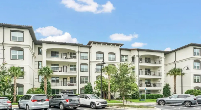 Stylish and New! 3br, Steps fr. Universal Drive