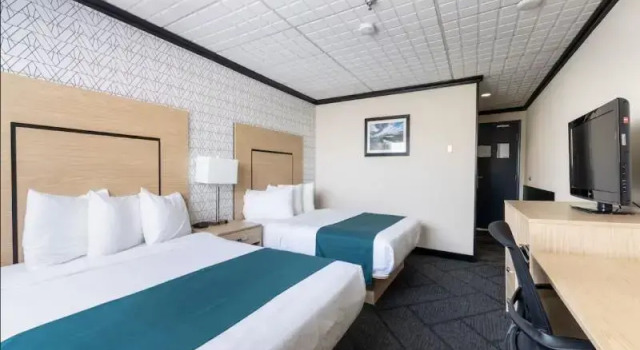 Четырёхместная студия Sternwheeler Hotel & Conference Centre, Trademark by Wyndham