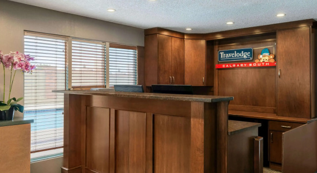 Travelodge by Wyndham Calgary South, Book Inn Hotels in Calgary with Breakfast, near Heritage C Train, Breakfasts