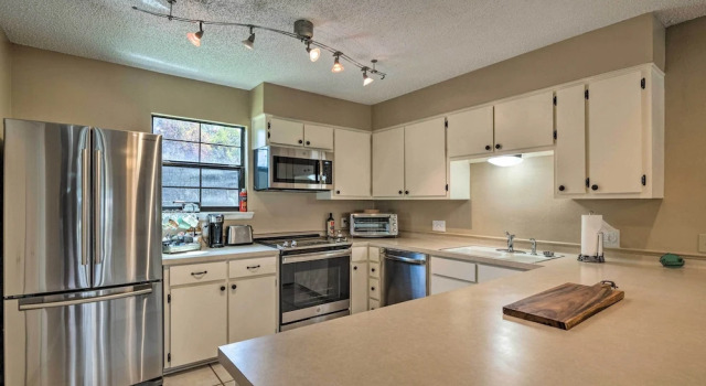 Апартаменты Horseshoe Bay Resort Townhome - Near Lake Lbj!