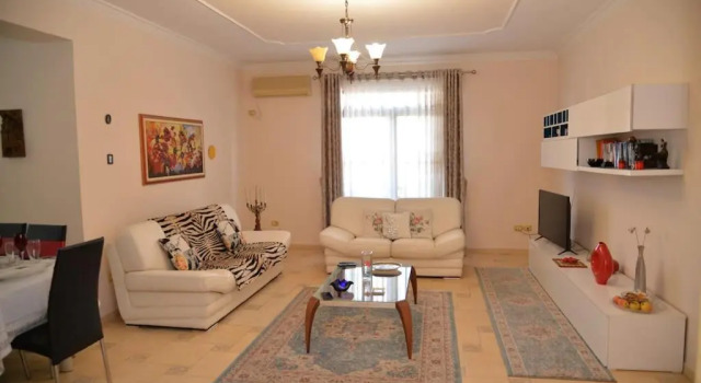 Lovely 2-bedroom condo near the City center, Prenota Hotel Hotel a Riviera Albanese con parcheggio, Parcheggio