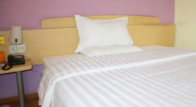 7Days Inn CaiYuan Bai Railway Station