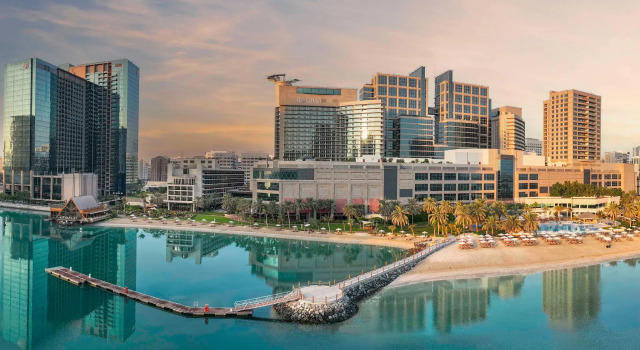 Beach Rotana - All Suites, Забронировать Отель Отели Al Maryah Island с бассейном, Бассейн