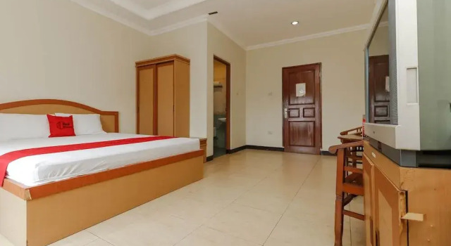 RedDoorz @ Jalan Mangkunegara, Book Hotel Palembang Sumatra