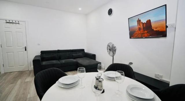 Апартаменты Luxury Apt Close To Ilford Station - Free Parking