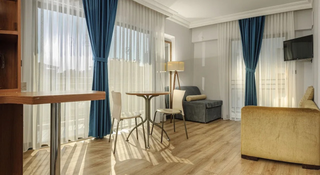 Апартаменты с балконом Mutlu Hotel