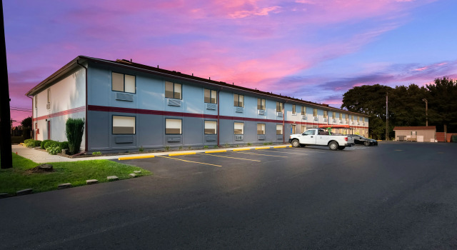Red Roof Inn & Suites Vineland - Buena, Book Hotel Buena New Jersey