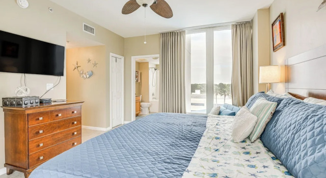 Walk to Beach: Poolside Oasis in Palms of Destin!, Varaa Huoneisto Destin Emerald Coast