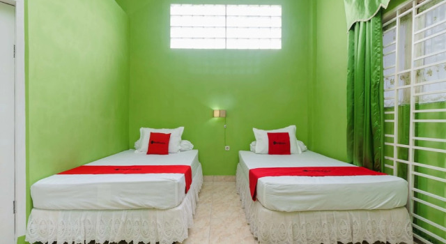RedDoorz Syariah near Museum Tsunami Aceh 2, Rezerwuj Hotel Geutieue Sumatra
