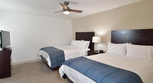 Люкс с видом на бассейн Holiday Inn Express Wisconsin Dells by IHG