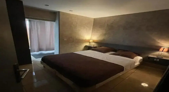 Номер Economy LPL Paris Hotel