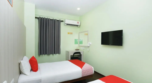 Oyo 43990 Sunshine Inn, Rezerwuj Hotel Hotele w Sarawak z parkingiem, Parking