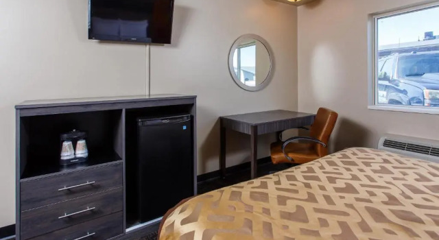 Четырёхместный номер Standard Hotel J Green Bay