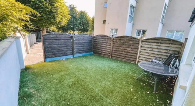 Коттедж Broc House Suites