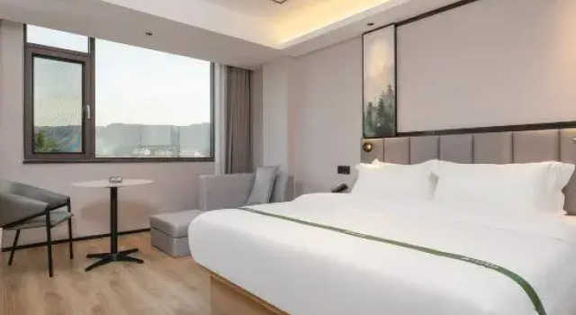 Люкс Deluxe GreenTree Inn Smart Selection Hotel (Mengyang Bus Terminal Branch, Jinghong City)